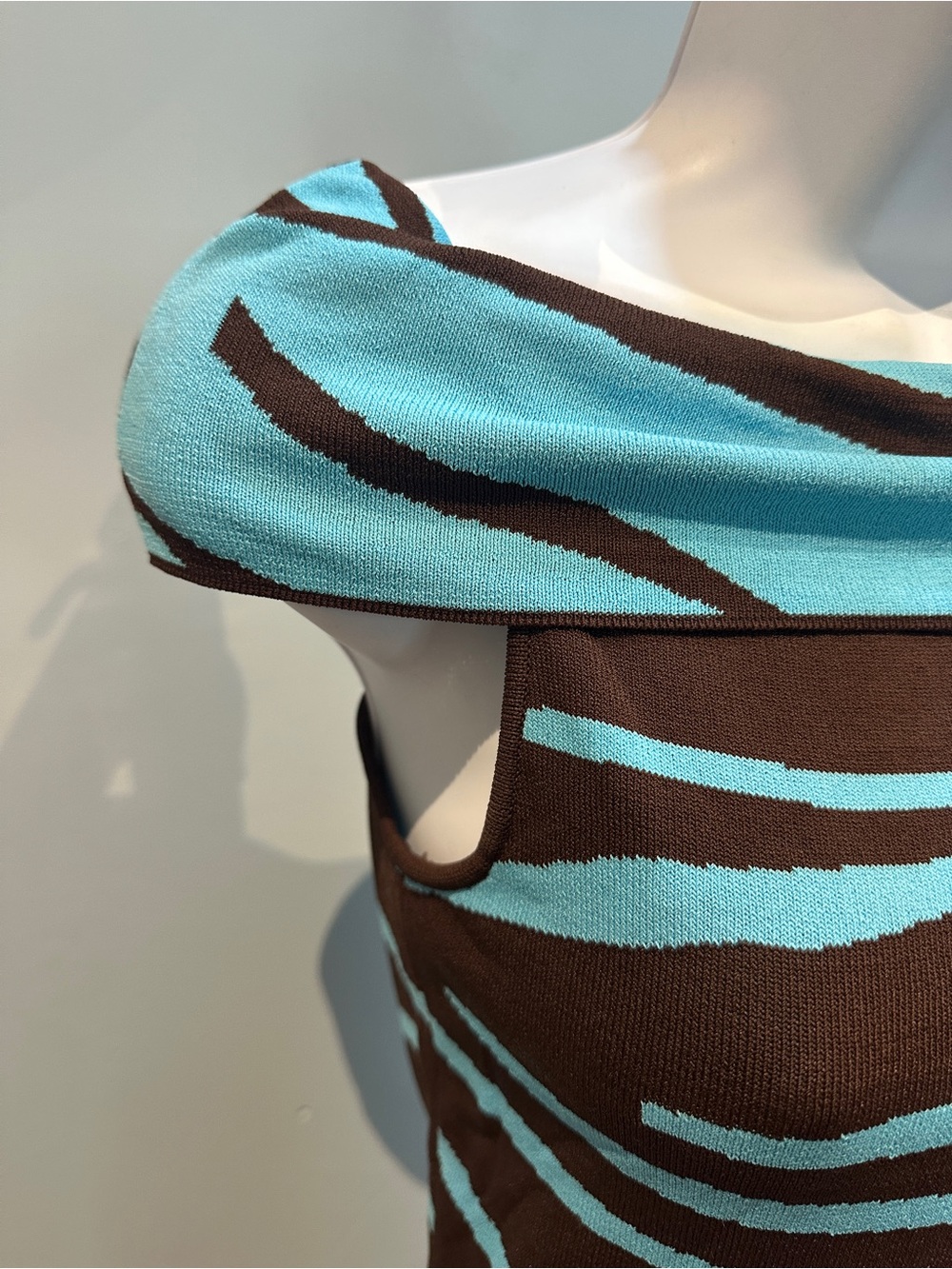 Venini Petite Blue and Brown Y2K Off Shoulder Top Blouse Asymmetrical Size PP - Picture 5 of 11